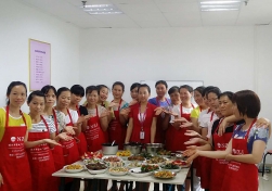 南寧月嫂娘子軍家政致：愛美的寶媽們，春節(jié)不增重你得這樣吃哦！