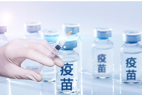 我國新冠疫苗累計(jì)接種近24億劑次，專家回應(yīng)熱點(diǎn)問題